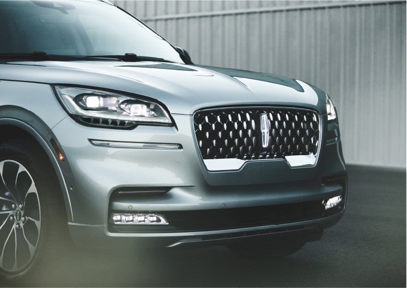 The available adaptive pixel LED headlamps of the 2023 Lincoln Aviator® SUV activated | Pines Lincoln in Pembroke Pines FL