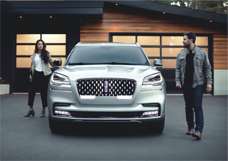 The sparkling grille of the 2023 Lincoln Aviator® Grand Touring model | Pines Lincoln in Pembroke Pines FL