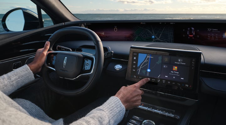 The driver of a 2024 Lincoln Nautilus® SUV interacts with the new Lincoln Digital Experience. | Pines Lincoln in Pembroke Pines FL